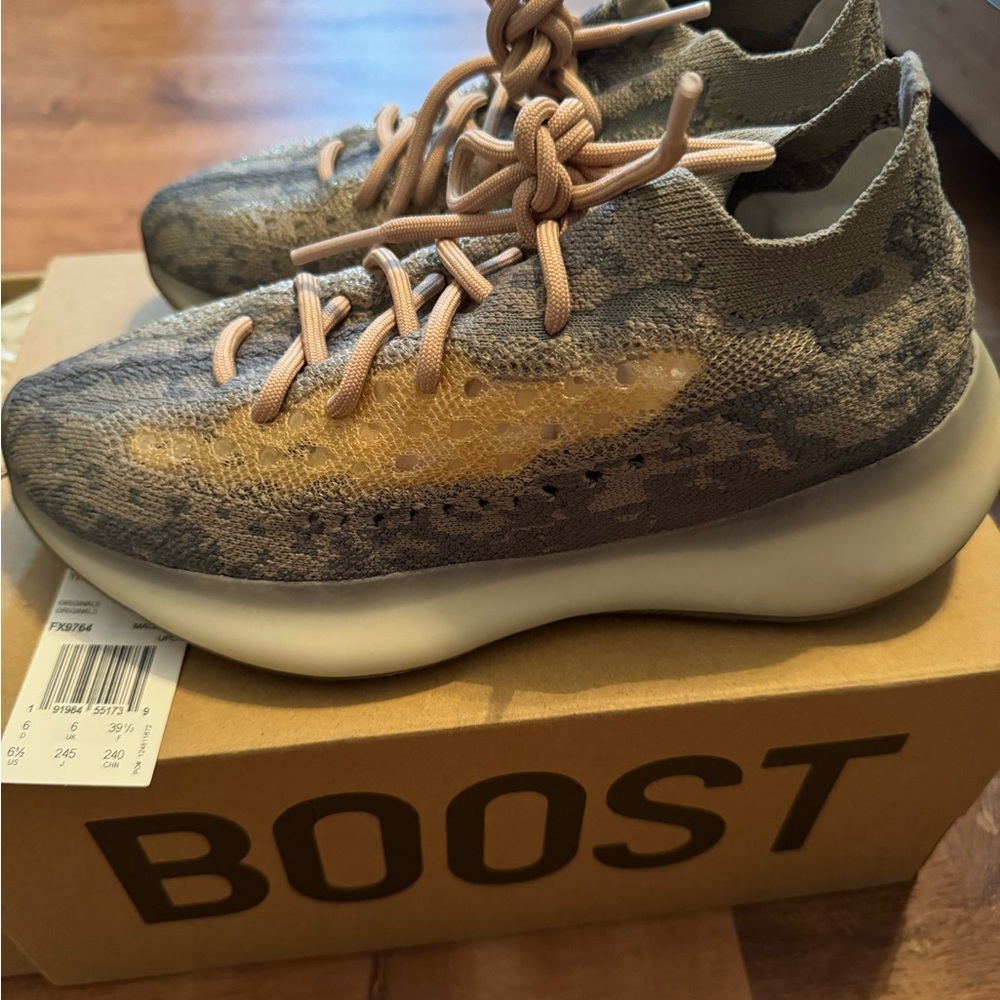Minimally worn Yeezy 380 mist reflective size 6.5 in men/ 8 in women